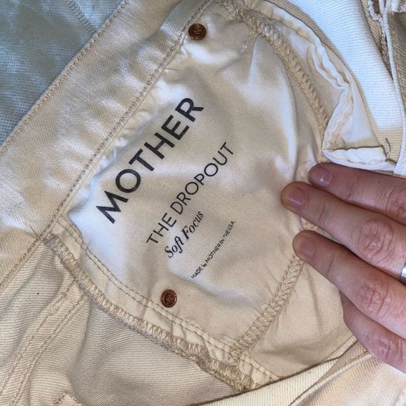 Mother Jeans The Drop Out Soft Focus in Almond White Jeans, Size 28, MSRP $228 - Picture 7 of 15